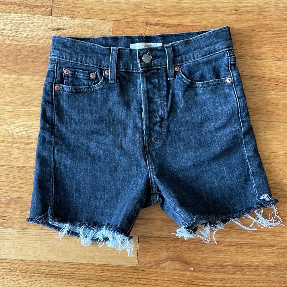 Levi Wedgie Straight Cut-Off Shorts